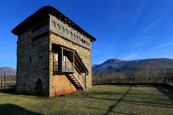 מגדל מיק סוקולי בכפר Bujan בצפון אלבניה