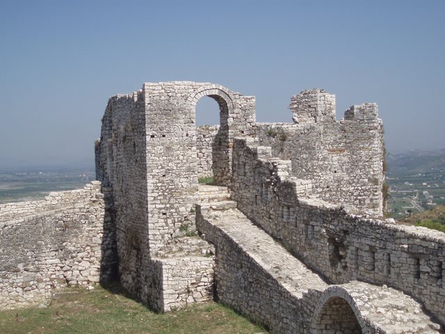 Berat Castle - טירת בראט
