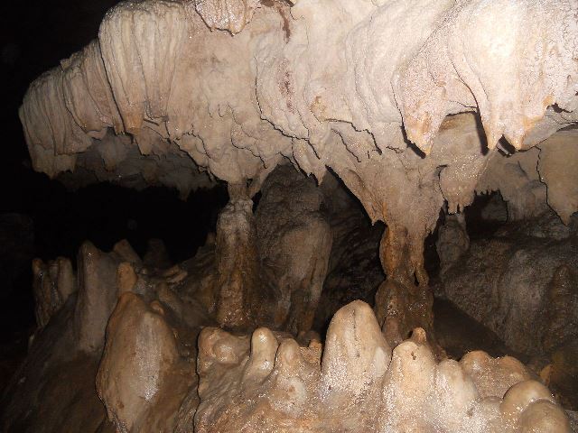 המערות השחורות -Pellumbasit