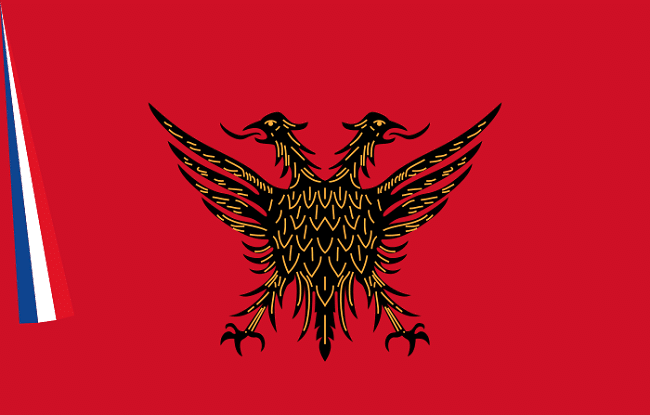 דגל של רפובליקת Korçë ששלטה במדינה לפני הכרזת העצמאות האלבנית