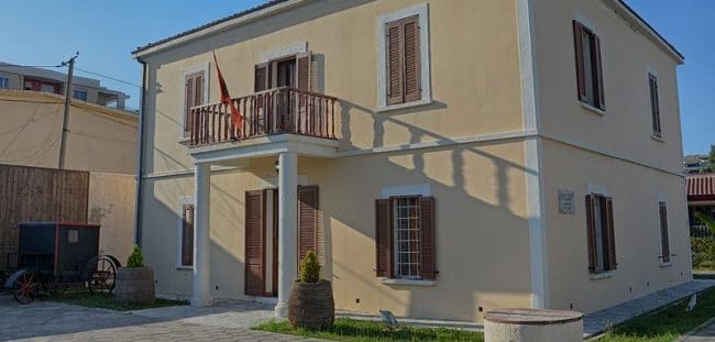 מוזיאון העצמאות הלאומית בולורה אלבניה