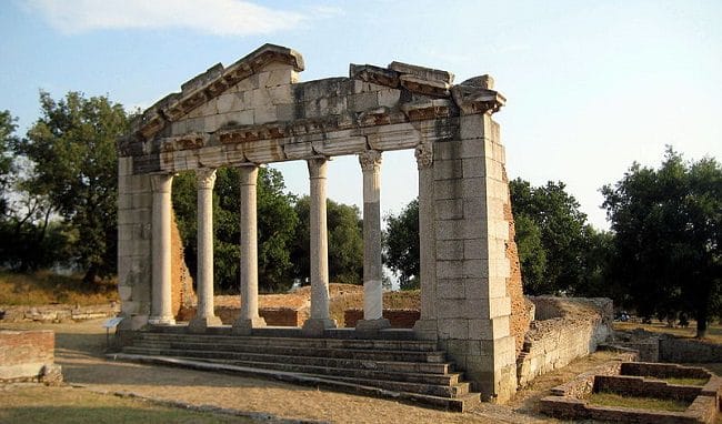שרידי מבנה עתיק באפולוניה שבאלבניה