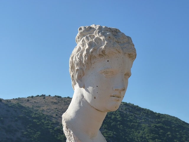 פסל אשה בבוטרינט