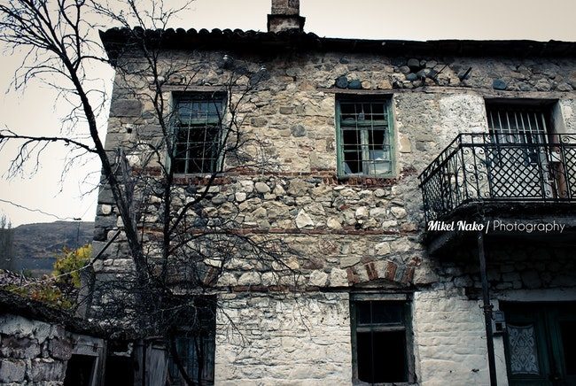 בית טיפוסי באיזור Ersekë