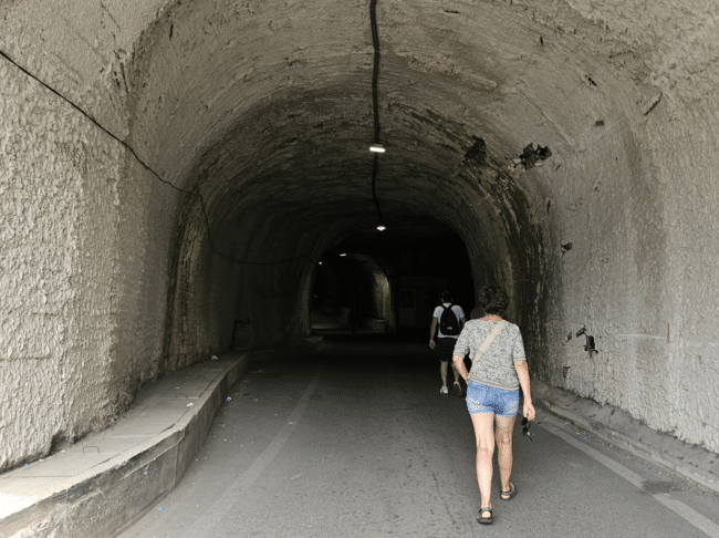 המנהרה בדרך לאגם קומאן